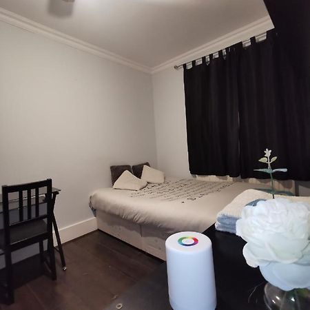 Neat Double Room Londres Exterior foto