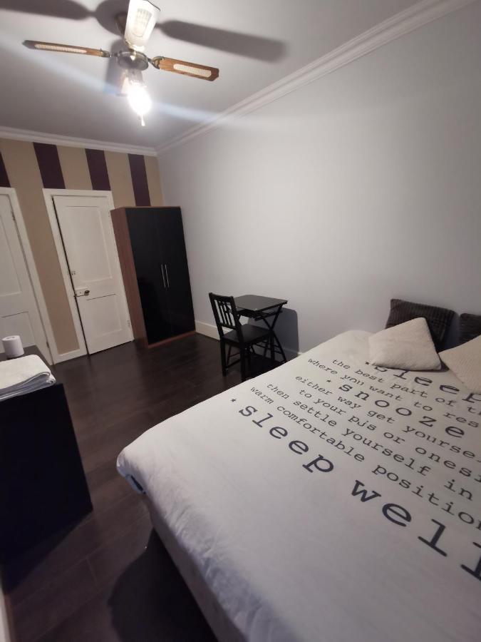 Neat Double Room Londres Exterior foto